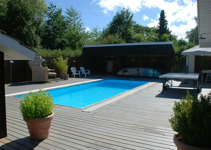 Pool House By The North Coast Trail Near Hundested Melby